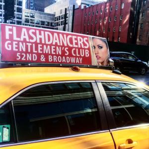 3 mm de taille de l'écran LED de voiture 320*106points Résolution de l'écran pour une publicité efficace de voiture