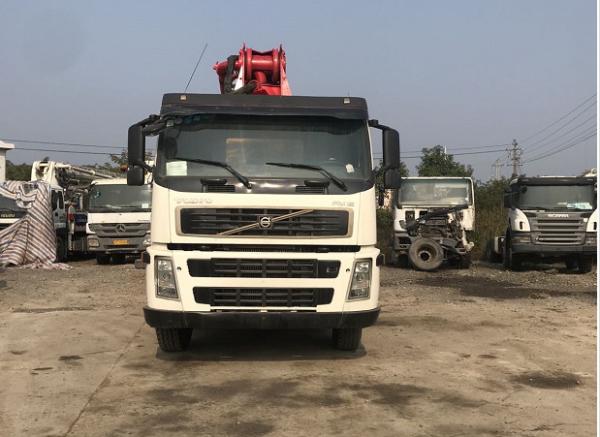 Haute pompe concrète de fonctionnement Putzmeister 42M Volvo Used de remorque