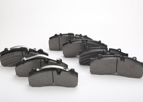 Benz Ceramic Brake Pads Removal Of Friction Debris For European Mark