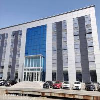 Edifícios de escritórios de estrutura de aço ODM Sala de exposições pré-fabricada multiuso