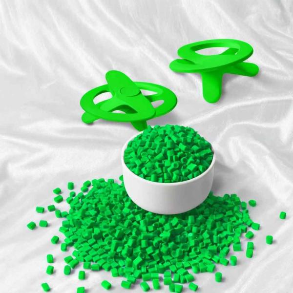 Green Color EVA Masterbatch Pellets High Dispersion For Shoe Toy Foaming