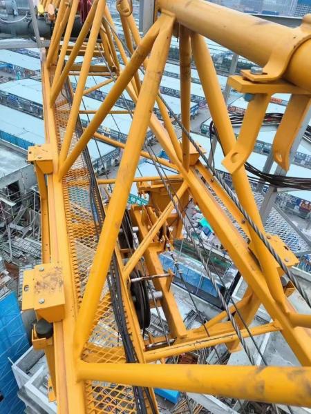 Un Botan de 17 ans avec une certification GS vendu à une grue de tour de 21 ans