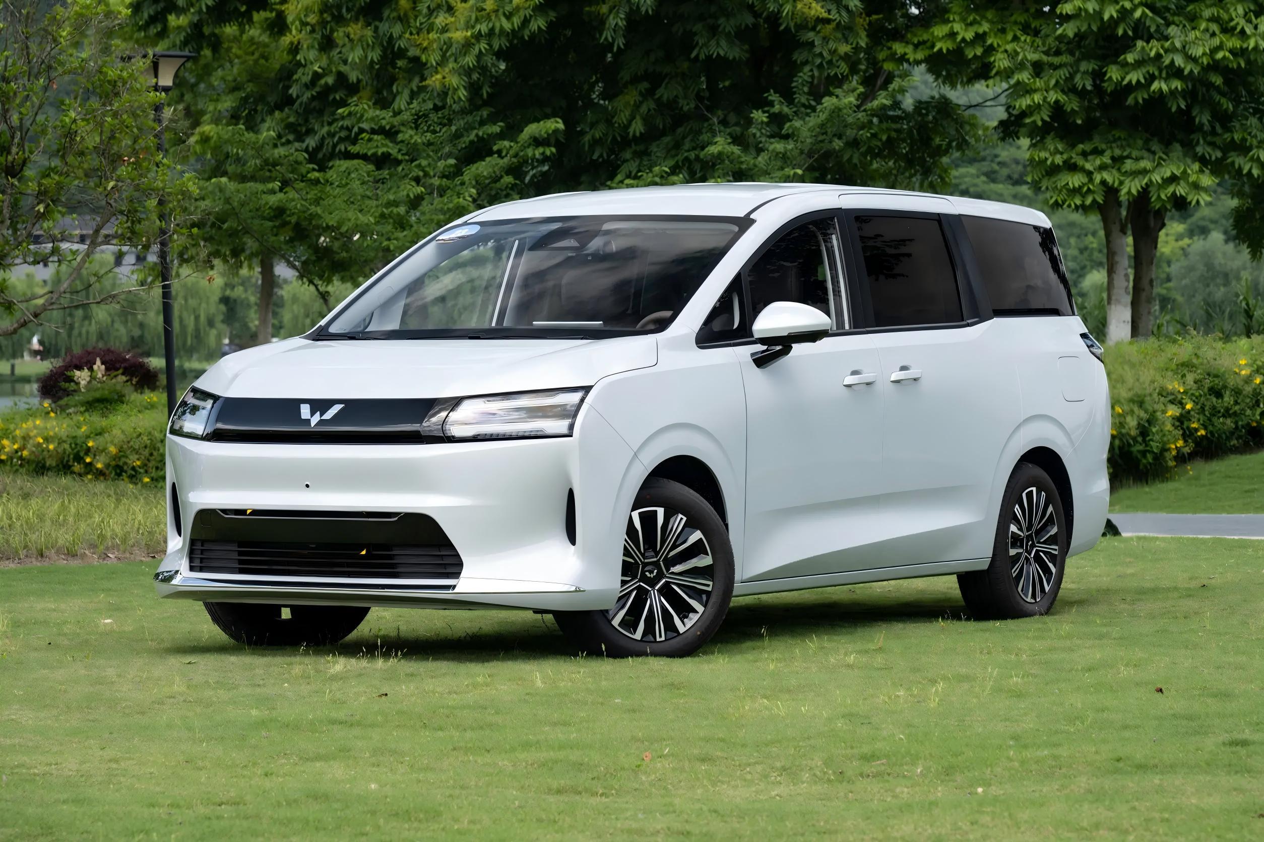 Wuling Starlight 730EV LV1 7-Seater Pure Electric MPV with 500km Driving Range, 7-Seat Layout, and Electric Power Sliding Doors