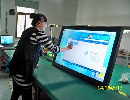 4K UHD 55 дюймовый светодиодный стенд на полу вертикальный интерактивный киоск самообслуживания с мини-компьютером Win10/11 OS