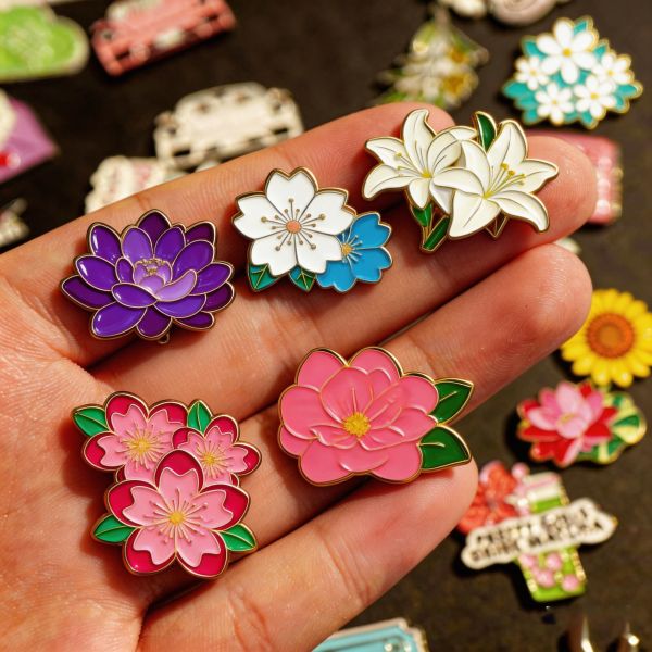 Custom Metal Phone Sticker for Women – Brooch Style with 3M Adhesive – UAE, Saudi, Kuwait, Oman, Bahrain