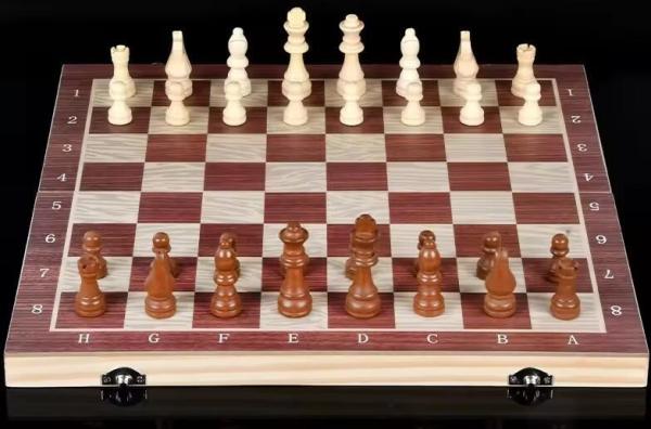 Un jeu de société d'échecs en bois amélioré, une pièce d'échecs artisanale et des emplacements de stockage pour enfants adultes
