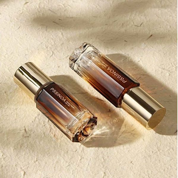 Plastic Pump Material Octagonal Glass Cosmetic Display Bottle Suitable Lotin Botte Transparent Design Perfect for Showcasing Fragrance Collections
