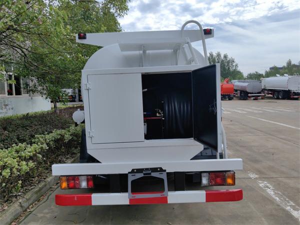 China Qingling Chassis 4x2 6 Wheels Oil Bowser Fuel Dispensing Trucks