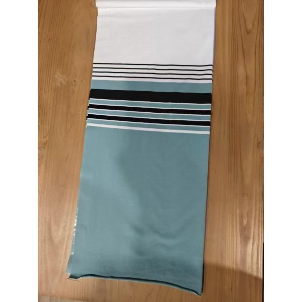 Tejido de punto de buena calidad, natural y cómodo, de rayas suaves, para uso informal.