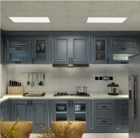 Armários de cozinha modulares com o armário superior da porta de vidro e claro modernos - revestimento azul da cor