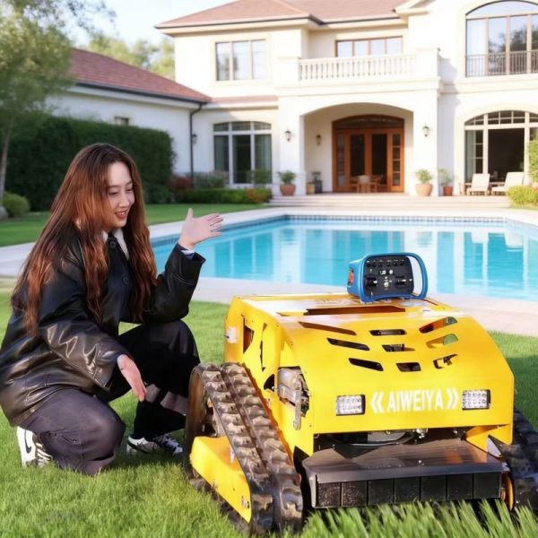 RC Lawn Mower Field Weed Cleaning All-Terrain RC Lawn Mower Mountain Wasteland Clearing Strong Climbing Weedy Terrain