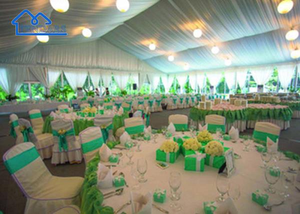 Tendas de casamento ao ar livre de estilo europeu Decoração de grande comprimento para 500 pessoas Tendas de festa West Midlands