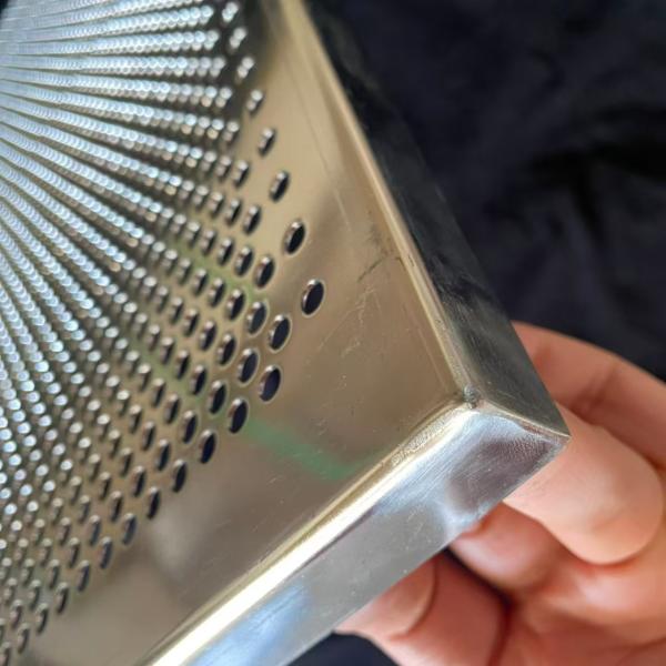 10cm-80cm 幅ステンレス・スチール・メッシュ・トレイ 孔付きメタル・メッシュ・トレイ