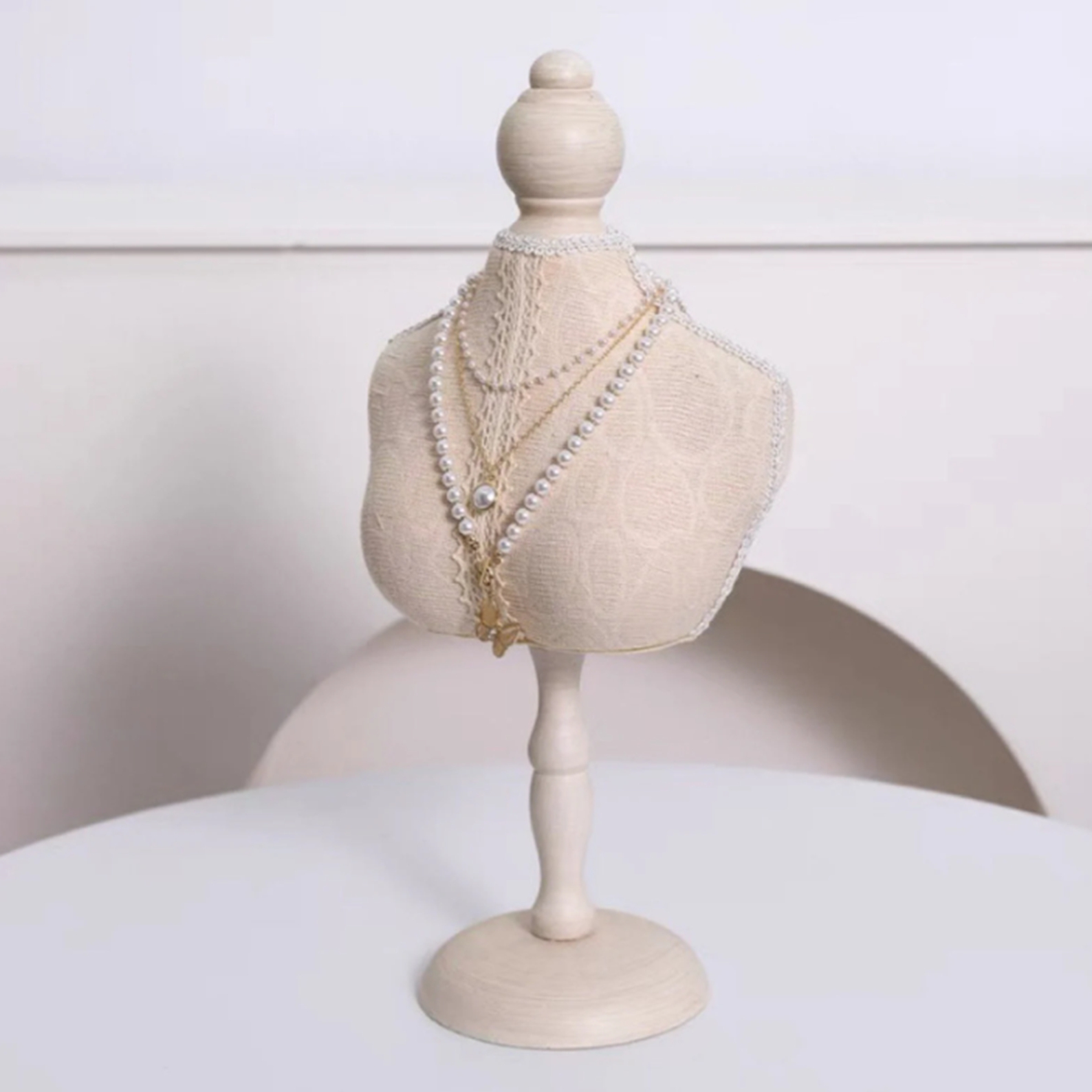 Customized Design Jewelry Display Bust with LED Lighting and Durable Metal Frame for Necklace Display Stand