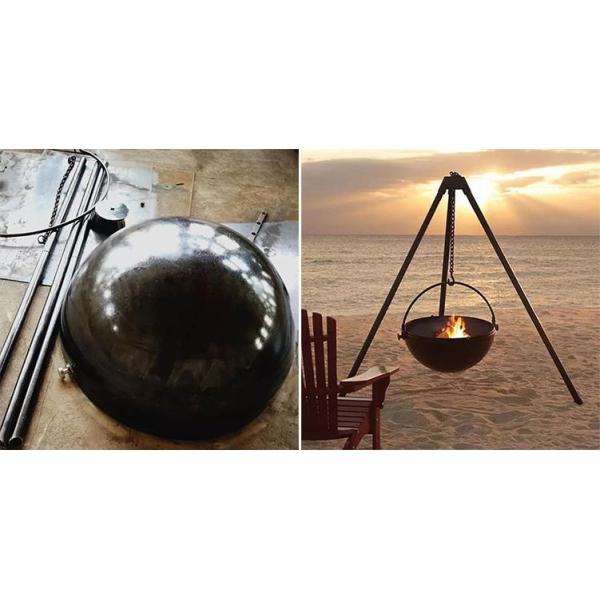 На открытом воздухе располагаясь лагерем варя котел ямы огня Corten стальной со стойкой треноги