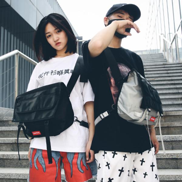 Personality contrast Messenger bag tide cool locomotive shoulder bag new academic style