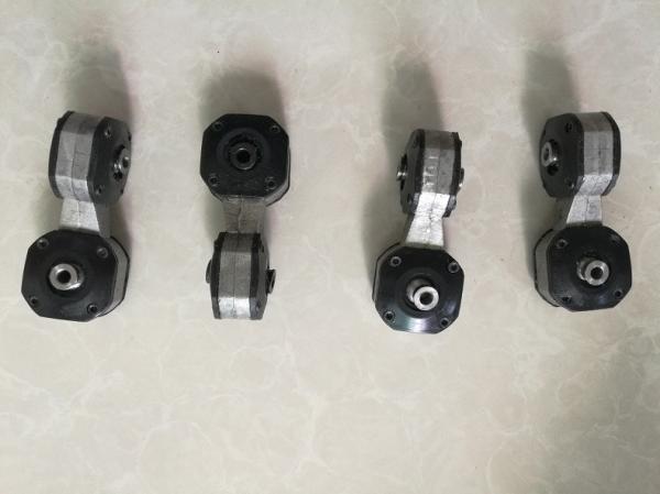 Weft Needle Connecting Rod For Hook And Loop Loom