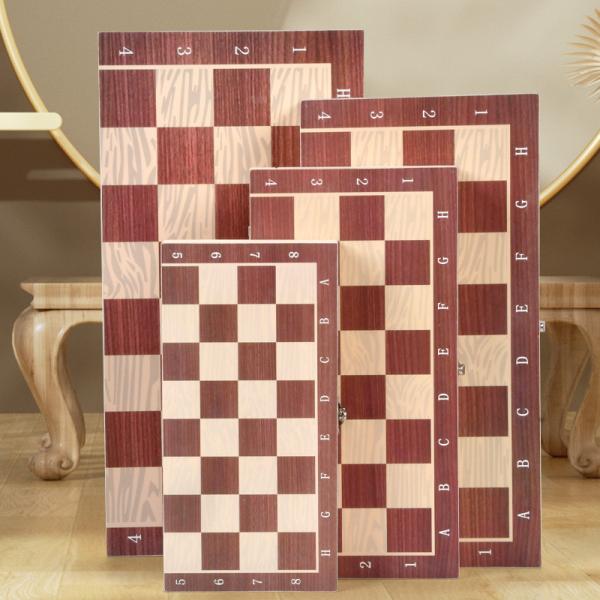 Un jeu de société d'échecs en bois amélioré, une pièce d'échecs artisanale et des emplacements de stockage pour enfants adultes