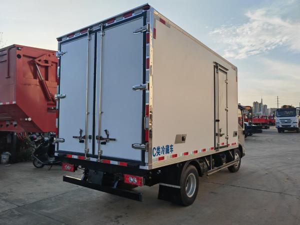 FOTON 4x2 Refrigerated Cold Room Truck Horsepower 150hp Freezer Delivery Truck