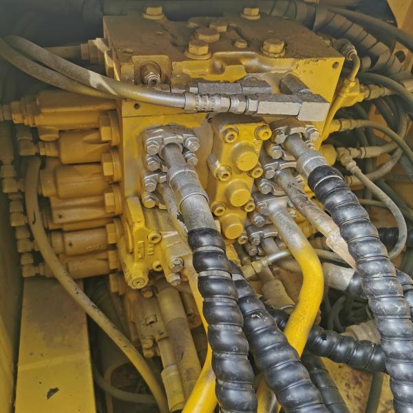 Excavadora usada Komatsu PC220LC com bomba hidráulica original em Shanghai