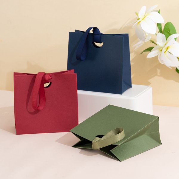 Simple Paper Bag Handbag Gift Packaging Bag Jewelry Gift Hard Bottom Tote Paper Bag