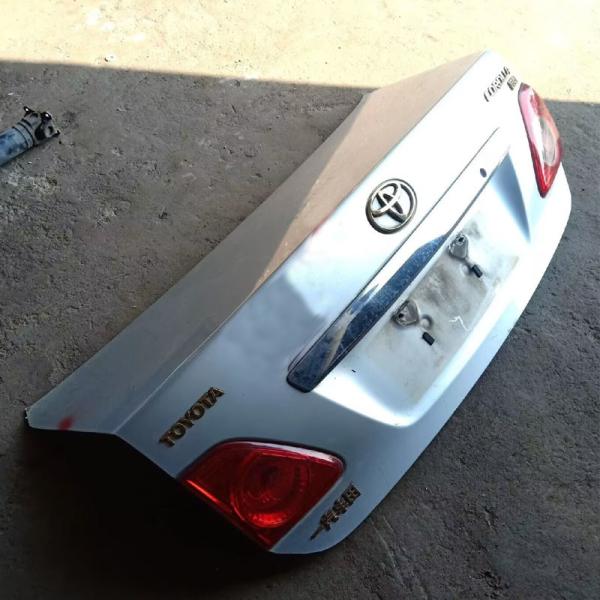 2008 voiture T-Oyota C-Orolla remplacement du couvercle de coffre personnalisé