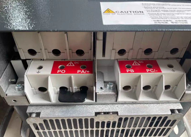 ATV71HD22N4Z Schneider Electric Original High Performance VFD 22kW 45A 380-480V AC Drive Inverter Motor Control