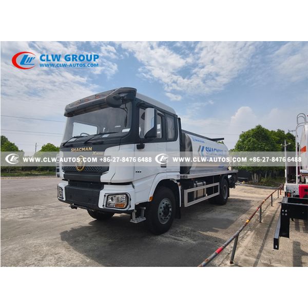 SHACMAN X3000 10m³ Asphalt Distributor Truck Precise Asphalt Spreading For Road Maintenance