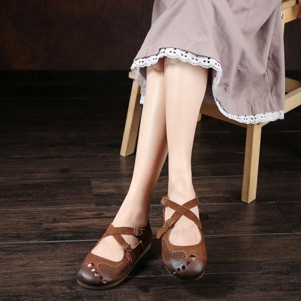 S262 2020 new leather women's shoes with holes on the feet playful sandals cross shoes buckle shallow mouth flat shoes
