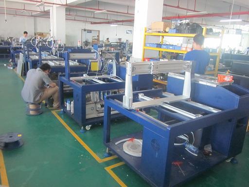 точность Маленькая клеевая распределительная машина Режим работы Кнопка или ручной терминал