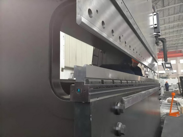 Тормоз гидравлической прессы CNC толщины 1200T стали 14mm любов с радиусом загиба R56