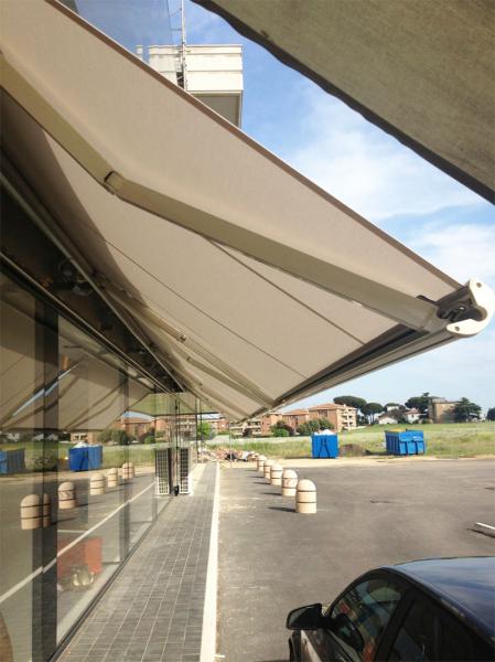 Toldo retractable al aire libre de la todo-tarjeta resistente un toldo comercial para los restaurantes