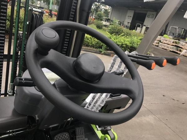 4 Wheel Electric Forklift Trucks 1.5ton 2ton 2.5ton 3ton 3.5tib Battery With Adjustable Cab Location