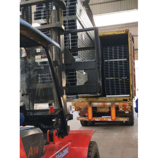 Hot Dipped Galvanized Metal Building Purlin with 40-275g Zn Coat and Customized Length for Structural Framing