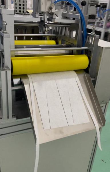 Máquina de fabricação de sacos pequenos com efeito principal.