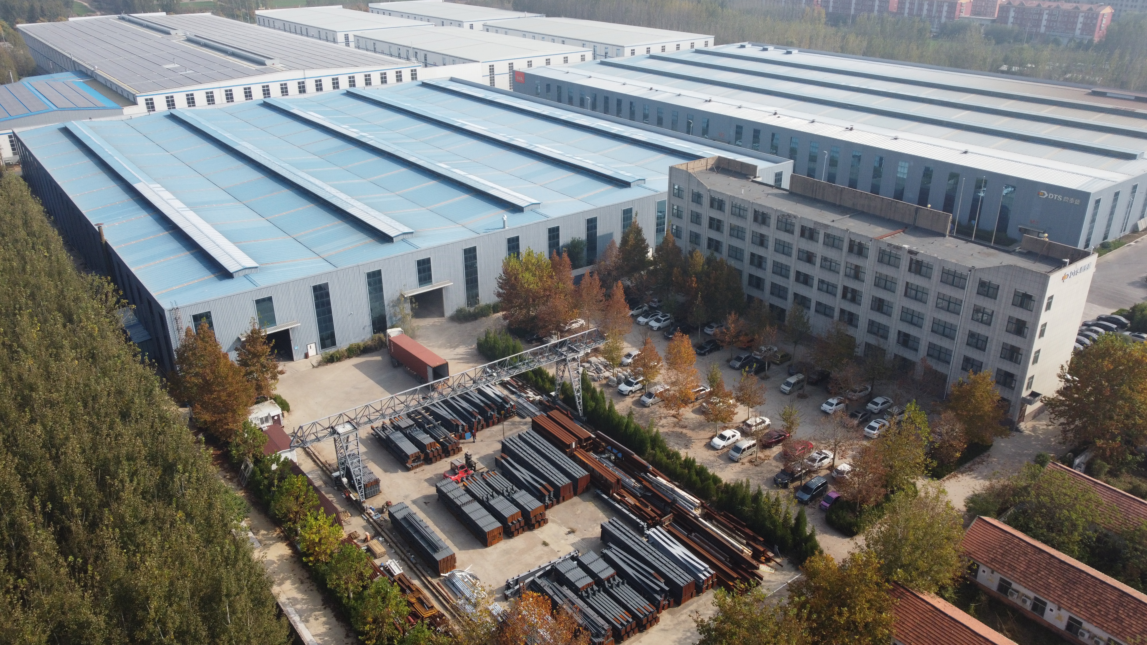 Modern Multi-Storey Steel Office Building With Feature Layout