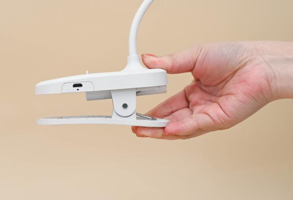 Lâmpada de mesa de quarto de braço ajustável com controle táctil de brilho de três níveis