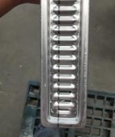 Plaque d'en-tête de radiateur en aluminium à espacement de trou constant avec plaque d'en-tête de dissipation thermique