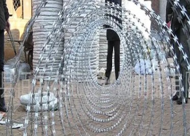 Охранитель из оцинкованной колючей проволоки из нержавеющей стали