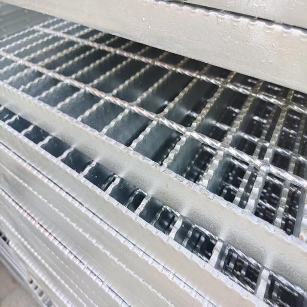 Нержавеющая Serrated стальная панель пола металла стока канавы тротуара скрежетать 316