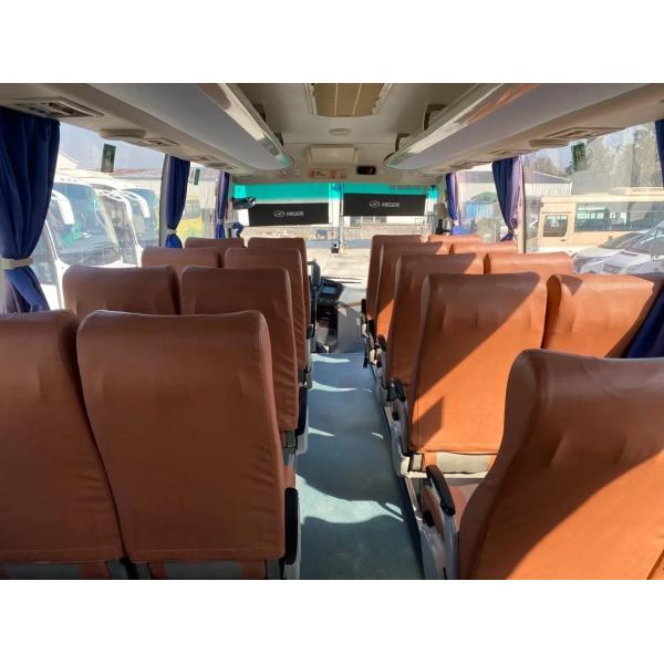 Используемый цвет роскошного двигателя автобуса KLQ6796 Yuchai тренера мест автобусов 32 подержанного более высокого белый
