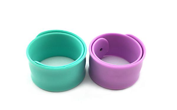PMS Color Custom Printed Slap Bracelets , Rubber Slap Wrist Bracelet Flexible