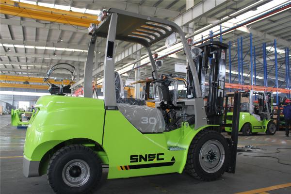 LGP Power 3000kgs Gas Fork Lifter Modelo de motor chinês Guangqing