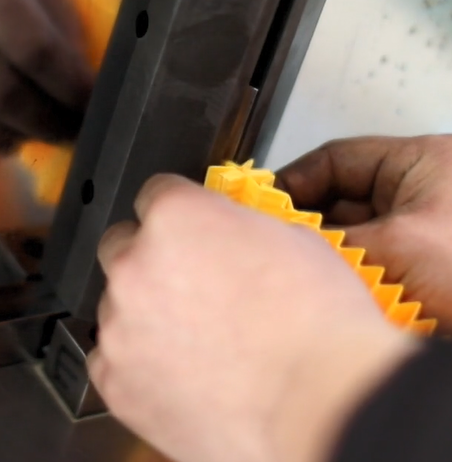 Закрутк-на фильтре для масла машины запечатывания ядра фильтровальной бумаги фильтра для масла делая машину