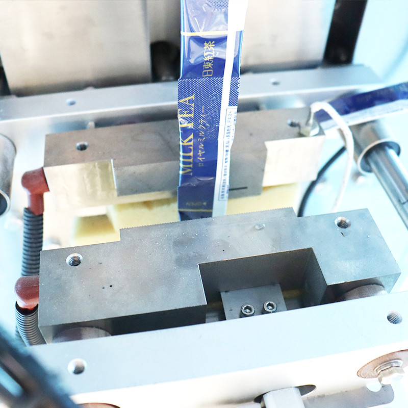 High Speed Servo Film Pulling Powder Packing Machine with Rounded Corner Factory Direct For Sale 25-60 bag/min