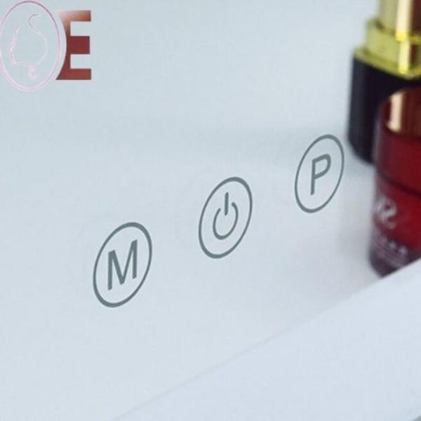 Compact Led Hollywood 10x Vanity Mirror Plexiglass Material