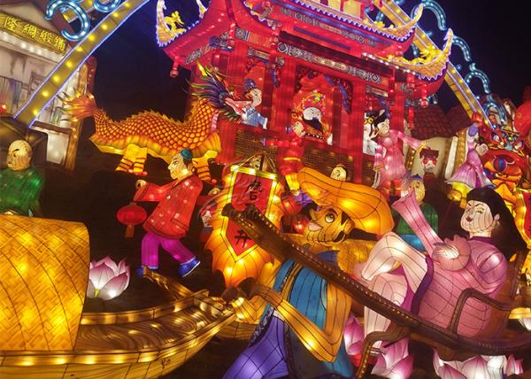 Kawah Red Traditional Chinese Lantern / House Lanterns For Festival