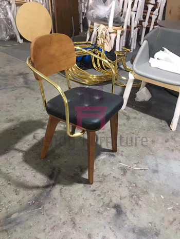 Rubber Wood Wood Restaurant Chairs No Folded With / Without Metal Armrest Armour