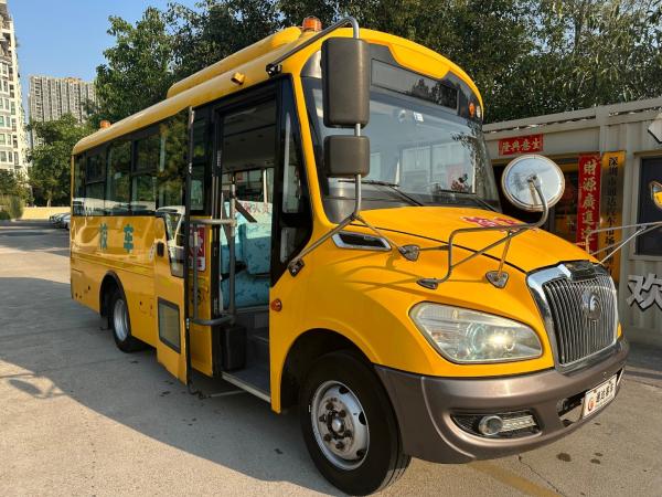 36-seat Diesel Engine Second-hand School Bus For Children Made In China Is Sturdy And Durable