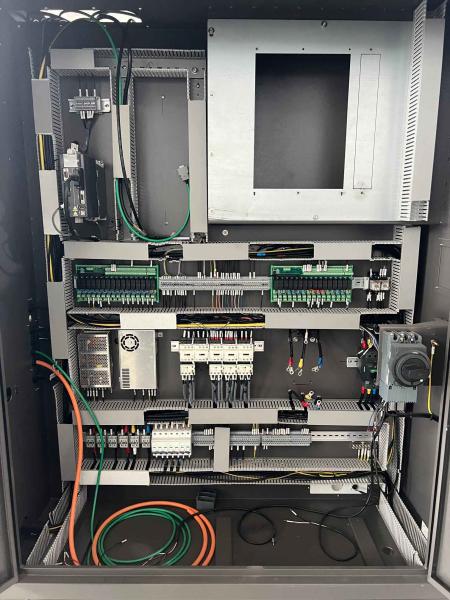 Torno Fresadora CNC TM-2000 de alta precisión con diámetro máximo de fresado de 150 mm y sistema de control Fanuc